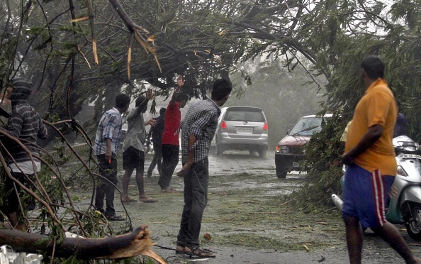 8 Dead as Cyclone Hudhud Batters India’s Eastern Coast